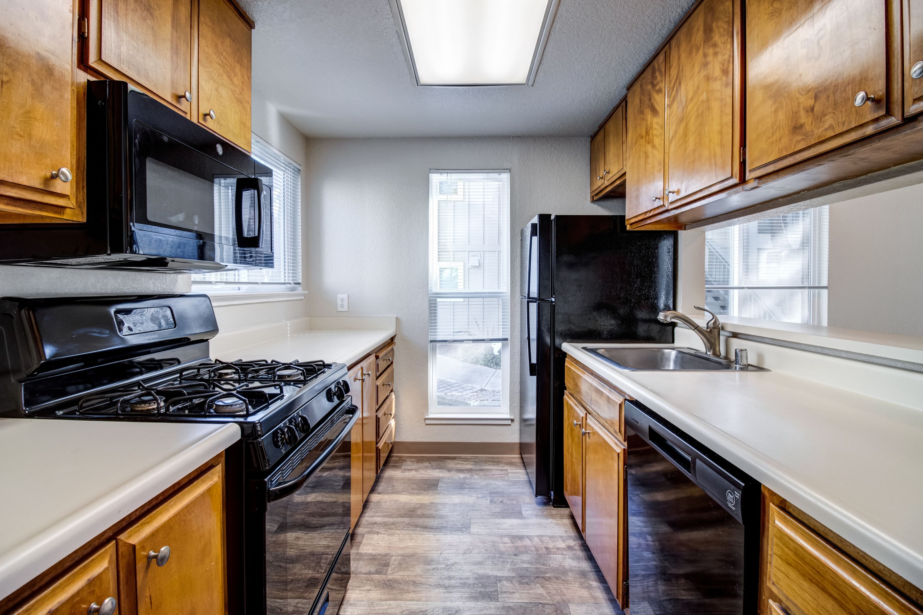 Round Hill Creek Apartments photo 3